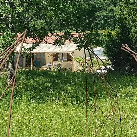 Lovely 2-Bed Shepherds Hut In A Forest Sougeres-en-Puisaye Ngoại thất bức ảnh