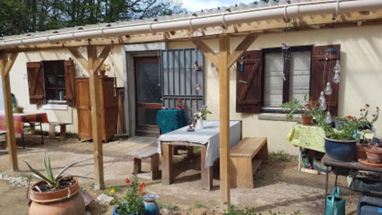 Lovely 2-Bed Shepherds Hut In A Forest Sougeres-en-Puisaye Ngoại thất bức ảnh