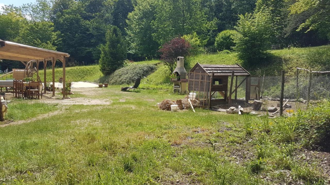 Lovely 2-Bed Shepherds Hut In A Forest Sougeres-en-Puisaye Ngoại thất bức ảnh