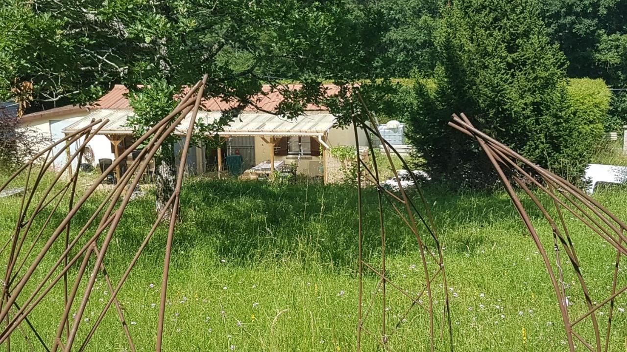 Lovely 2-Bed Shepherds Hut In A Forest Sougeres-en-Puisaye Ngoại thất bức ảnh