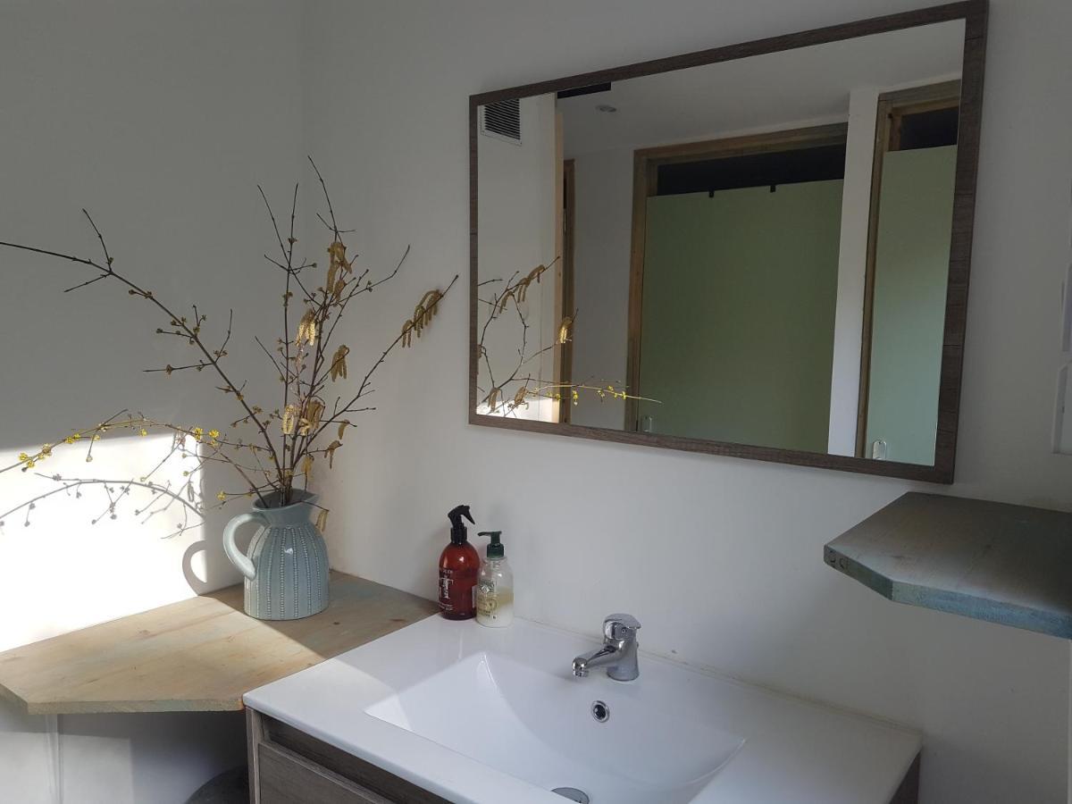 Lovely 2-Bed Shepherds Hut In A Forest Sougeres-en-Puisaye Ngoại thất bức ảnh