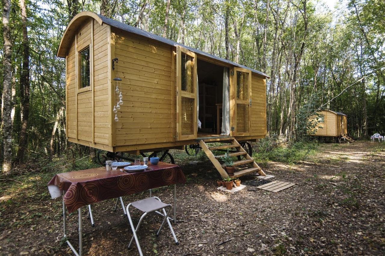 Lovely 2-Bed Shepherds Hut In A Forest Sougeres-en-Puisaye Ngoại thất bức ảnh